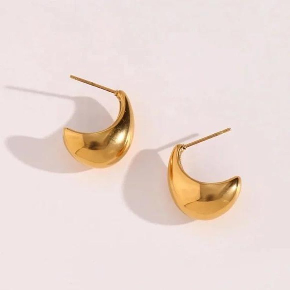 New 18K Gold Hollow Out Boat Shape Stud Earring, NICE EARRINGS, CUTE EARRINGS - Picture 6 of 7